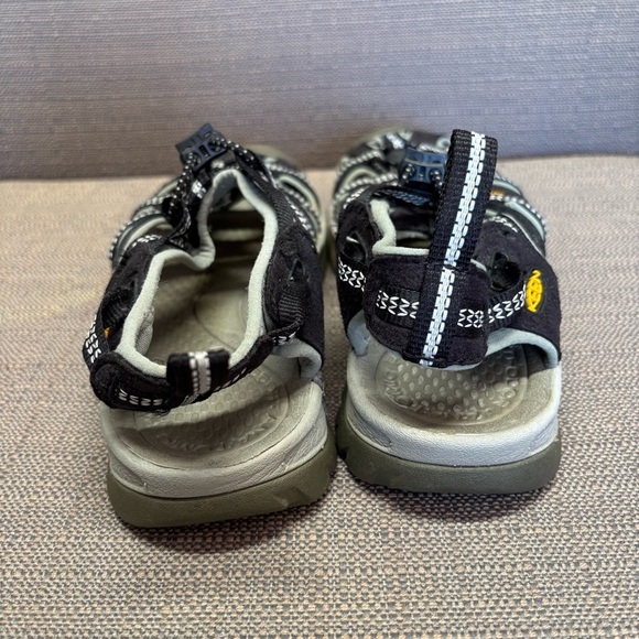 Keen Black and Gray Whisper Waterproof Outdoor Sandals with Durable Sole 7 - Picture 3 of 6